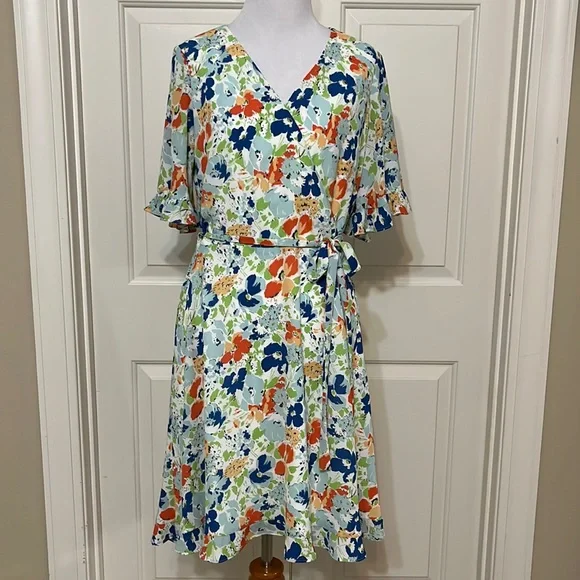 NWT Lauren Ralph Lauren size 8 white blue floral short sleeve flare dress